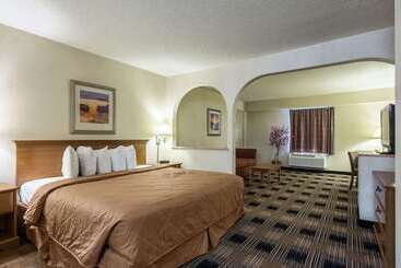 هتل Quality Inn