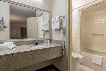 هتل Quality Inn
