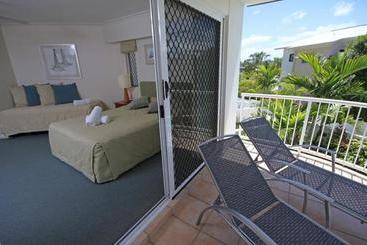 בית מלון כפרי Coolum Seaside Apartments