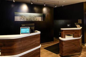 هتل Courtyard Lake Charles
