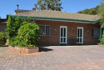 هتل Deer Park Motor Inn Armidale