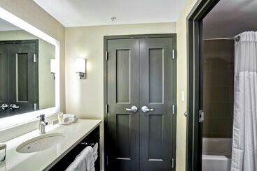 Hotel Homewood Suites By Hilton Boston Brooklinelongwood Medical