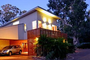 هتل Inn The Tuarts Guest Lodge