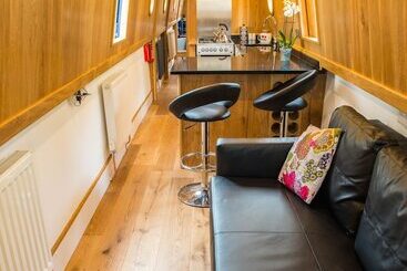 هتل Narrowboat Puzzle