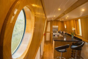 هتل Narrowboat Puzzle