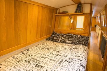هتل Narrowboat Puzzle
