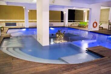 Ocean Edge Suites & Hotel Colombo