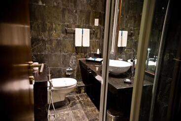 Ocean Edge Suites & Hotel Colombo