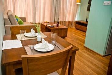 Ocean Edge Suites & Hotel Colombo