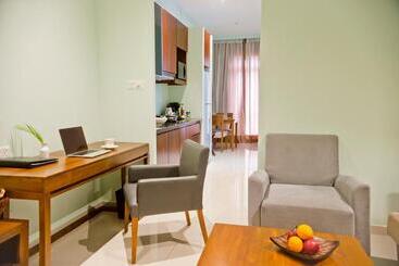 Ocean Edge Suites & Hotel Colombo