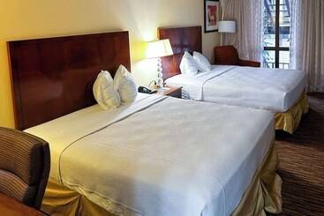 فندق Rodeway Inn