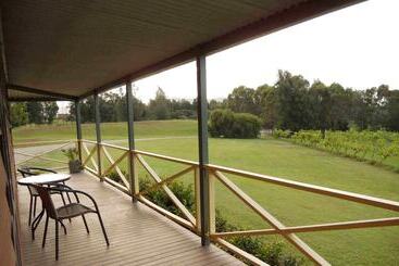 هتل Cabins On Halls