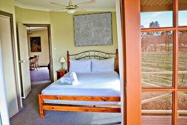 هتل Cabins On Halls