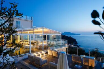 هتل Villa Fiorella Art