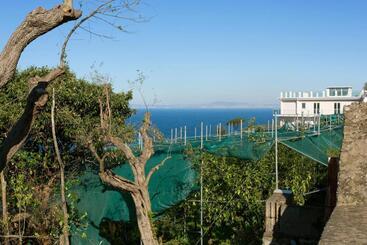 هتل Villa Fiorella Art