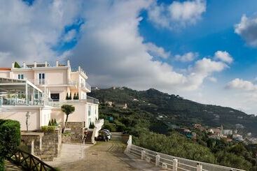 هتل Villa Fiorella Art