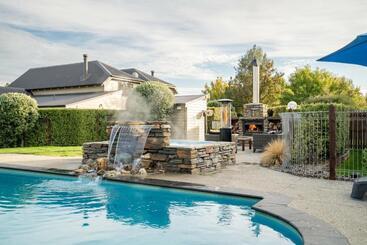 هتل Wanaka Luxury Apartments