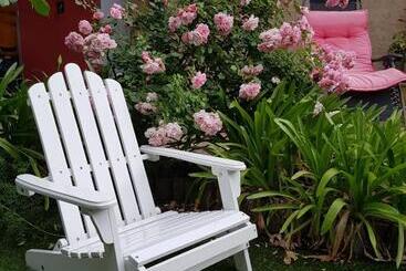 هتل Water Bay Villa Bed And Breakfast