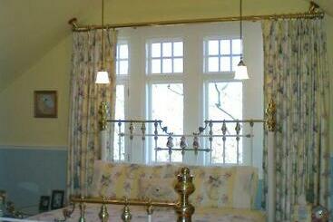 هتل Water Bay Villa Bed And Breakfast