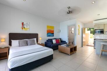 هتل Waterview Airlie Beach