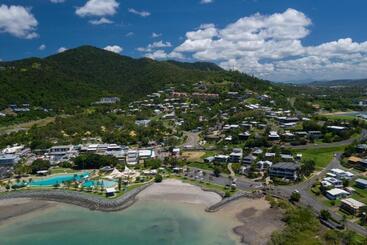هتل Waterview Airlie Beach