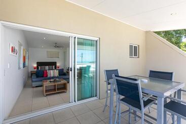 هتل Waterview Airlie Beach