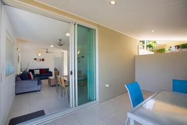 هتل Waterview Airlie Beach