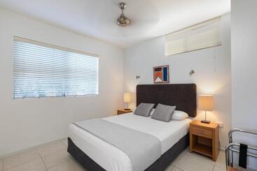 هتل Waterview Airlie Beach