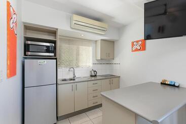 هتل Waterview Airlie Beach
