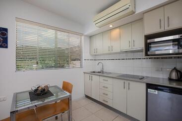 هتل Waterview Airlie Beach