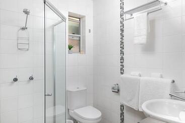 هتل Waterview Airlie Beach