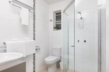هتل Waterview Airlie Beach