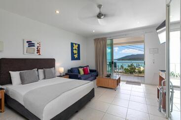 هتل Waterview Airlie Beach
