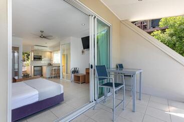هتل Waterview Airlie Beach