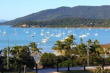 هتل Waterview Airlie Beach