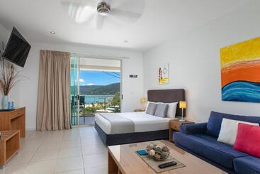 هتل Waterview Airlie Beach