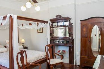 פנסיון Danum House Bed & Breakfast