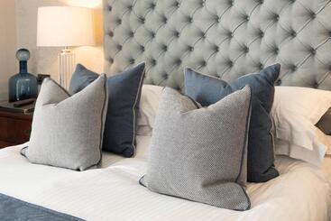 Roundthorn Country House & Luxury Apartments
