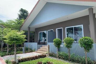 هتل Bella Vista Beach Resort Koh Lipe