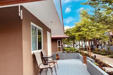 هتل Bella Vista Beach Resort Koh Lipe