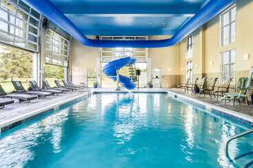 هتل Comfort Suites Dubois