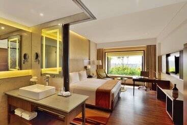 هتل Courtyard By Marriott Raipur
