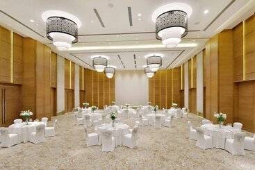 هتل Courtyard By Marriott Raipur