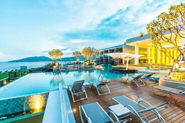 هتل Crest Resort & Pool Villas   Sha Extra Plus