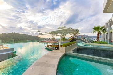 هتل Crest Resort & Pool Villas   Sha Extra Plus