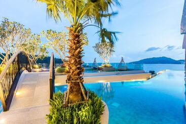 هتل Crest Resort & Pool Villas   Sha Extra Plus