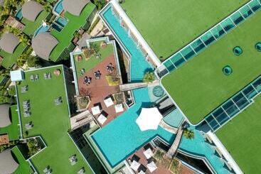 هتل Crest Resort & Pool Villas   Sha Extra Plus