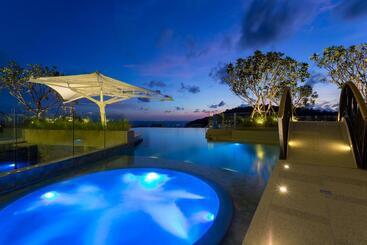 هتل Crest Resort & Pool Villas   Sha Extra Plus