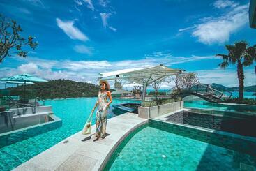 هتل Crest Resort & Pool Villas   Sha Extra Plus