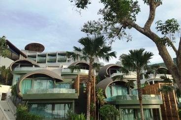 هتل Crest Resort & Pool Villas   Sha Extra Plus